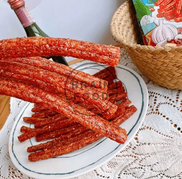 Снек латяо Lakexixi Temper Garlic Latiao Лейкексісі стіки соєвий снек часниково-гострий 26 г id_4812 фото